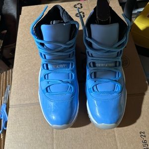 Jordan 11 retro Pantone size 13 new without box